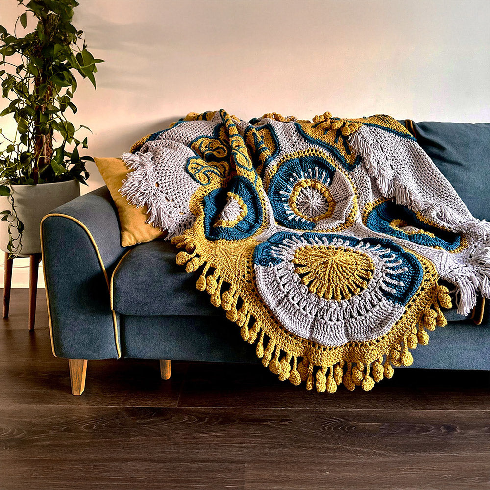 Floral Blooms Blanket - The Queen of Loops Crochet Kit | Yarnplaza