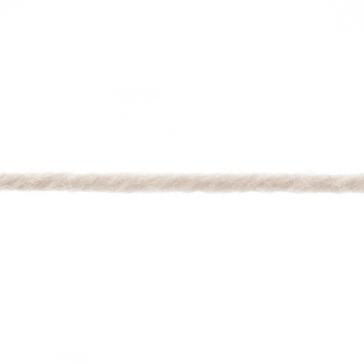 Lang Yarns Merino 120 0096 Lichtbeige - detail van de losse draad