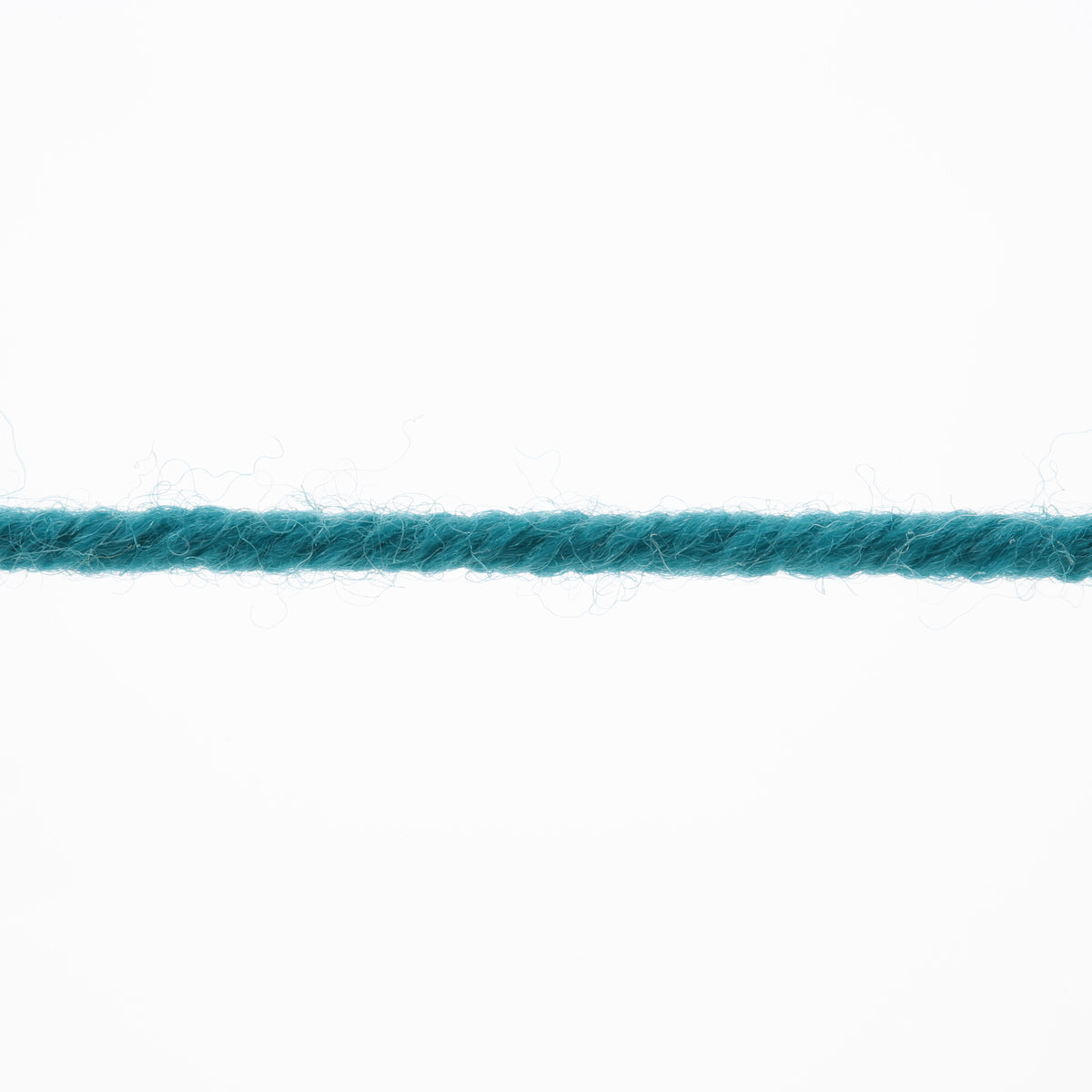 Lang Yarns Merino 120 0272 Petrol - detail van de losse draad