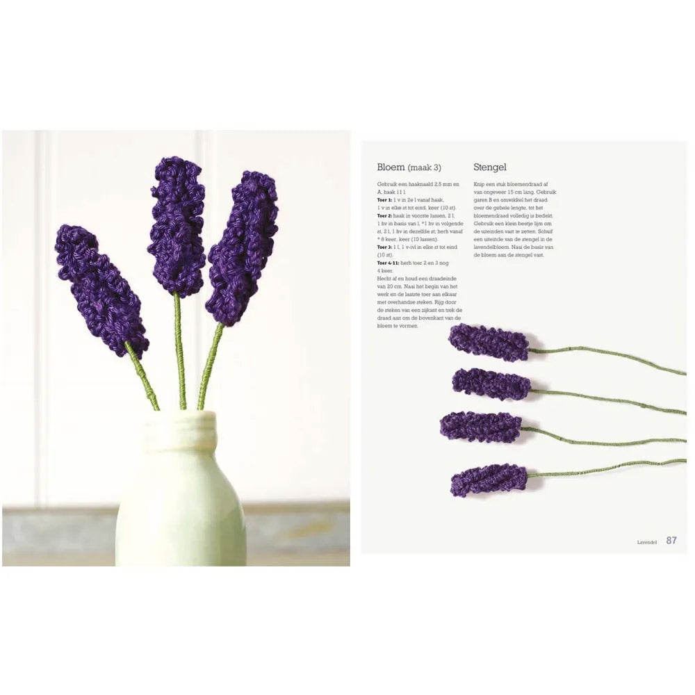 Binnenpagina uit Bloemen haken met paarse gehaakte lavendelstelen