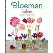 Cover van Bloemen haken van Emma Varnam met verschillende gehaakte bloemen