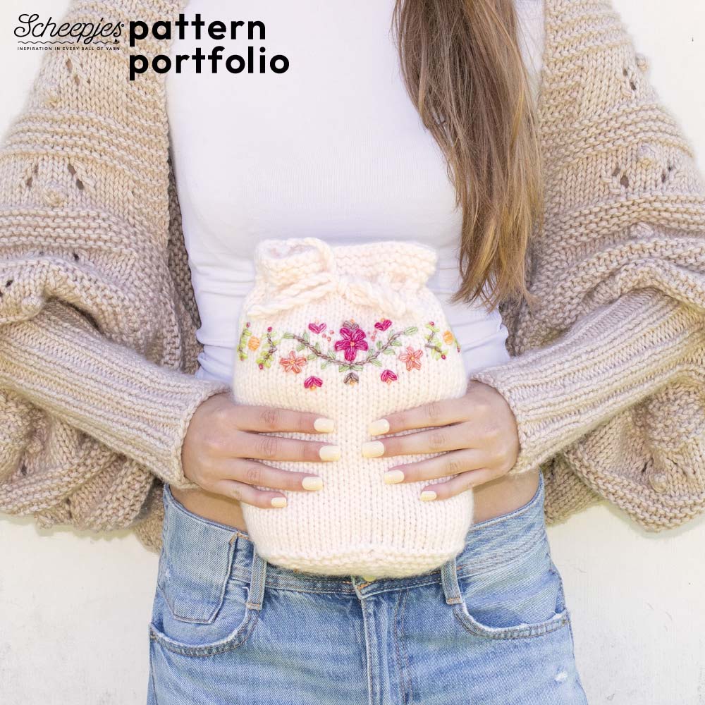 Scheepjes Pattern Portfolio Stone Washed XXL EN - Flora Pouch met kleurrijk bloemenborduurwerk