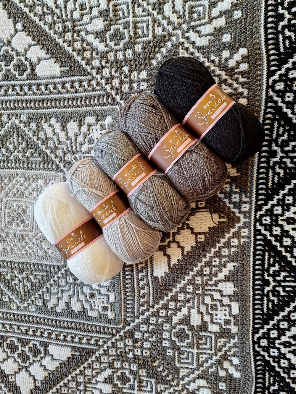 Bibelot Special DK Crochet Kit - Crazy Crochet Catlady