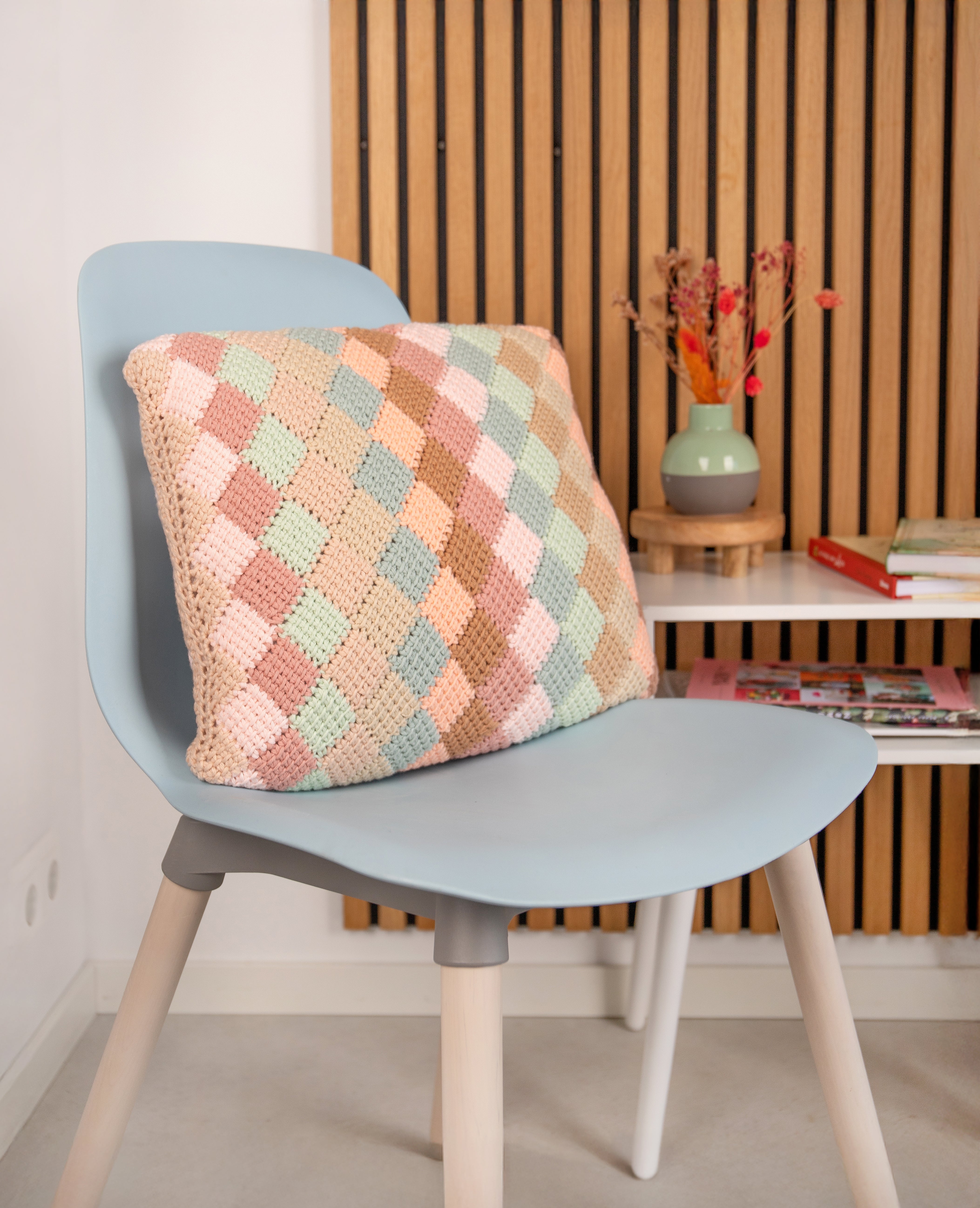 Wallis Cushion - Soft Pastel - Studio Madelaine - Crochet Kit
