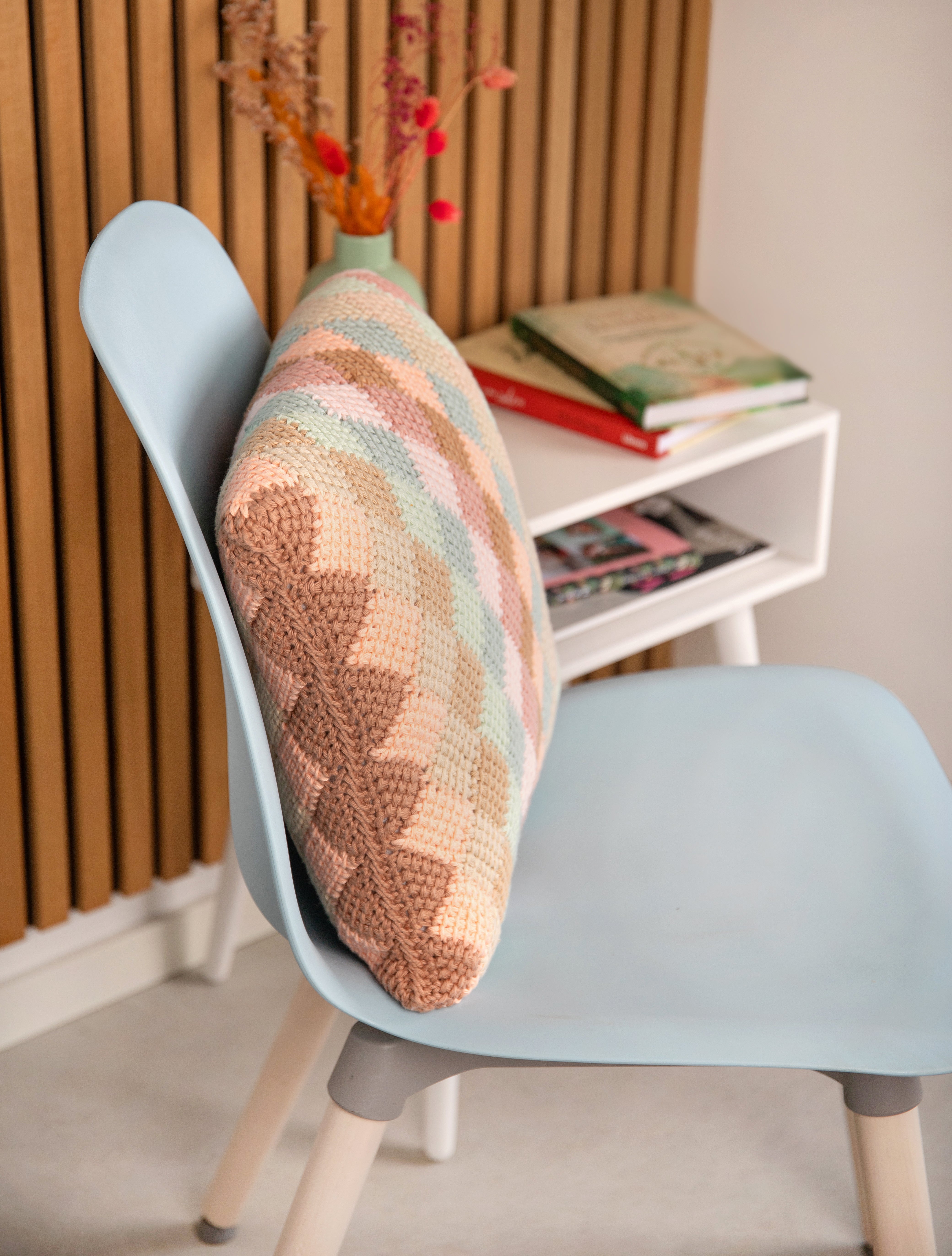 Wallis Cushion - Soft Pastel - Studio Madelaine - Crochet Kit
