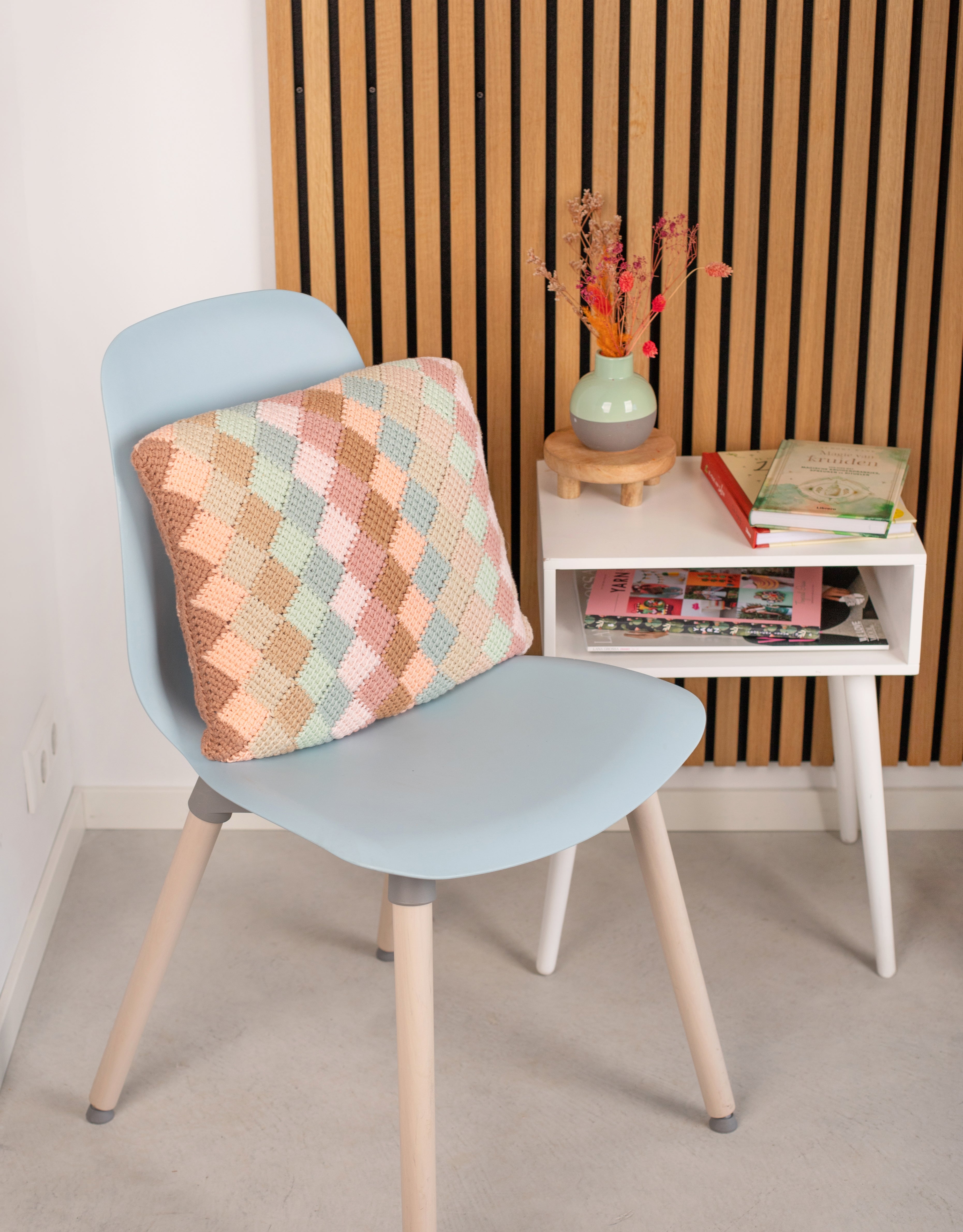 Wallis Cushion - Soft Pastel - Studio Madelaine - Crochet Kit
