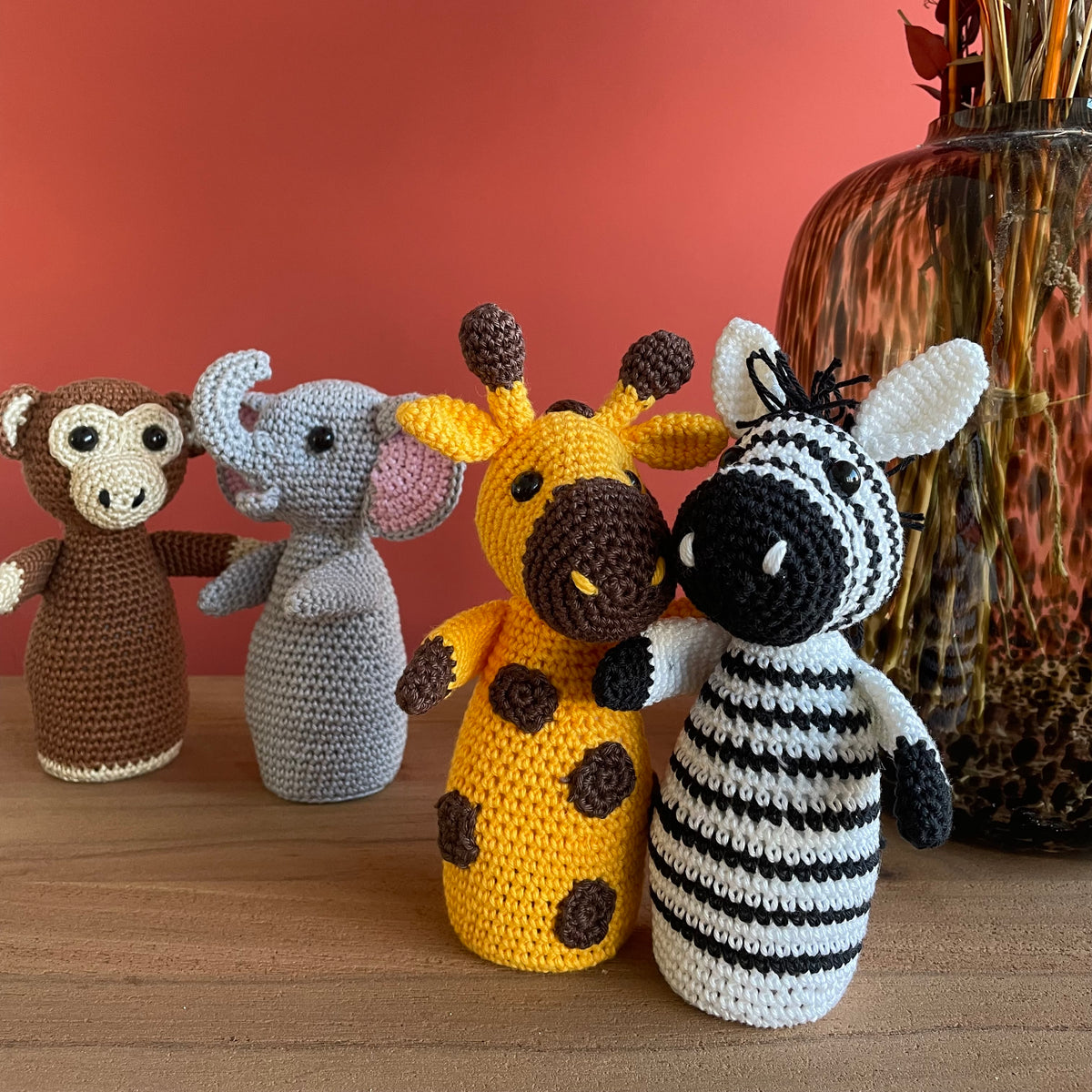 Gehaakt safaridier uit het YarnZoo Kegelspel met Durable Coral