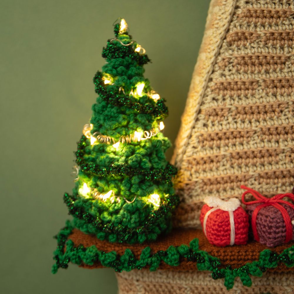 Yarnplaza Warm & Cosy Christmas 2026 Crochet Kit
