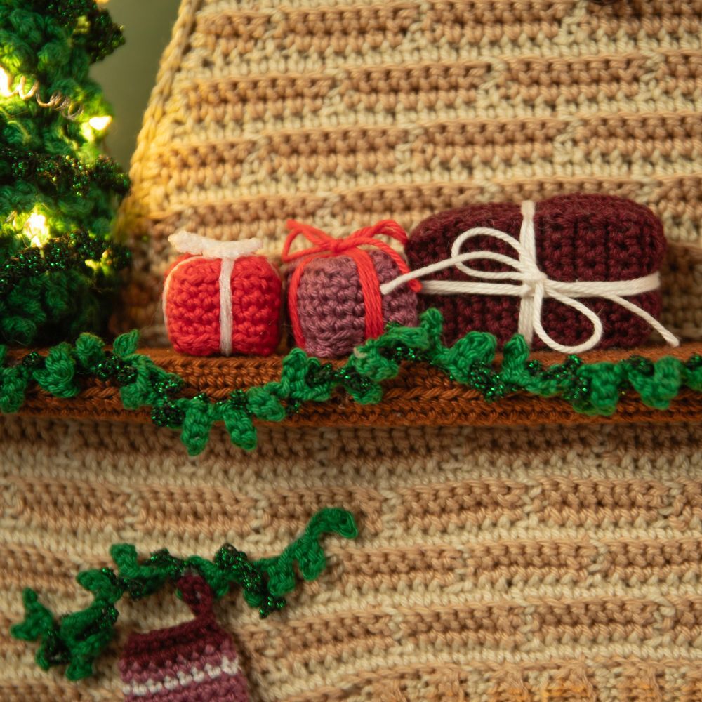 Yarnplaza Warm & Cosy Christmas 2026 Crochet Kit