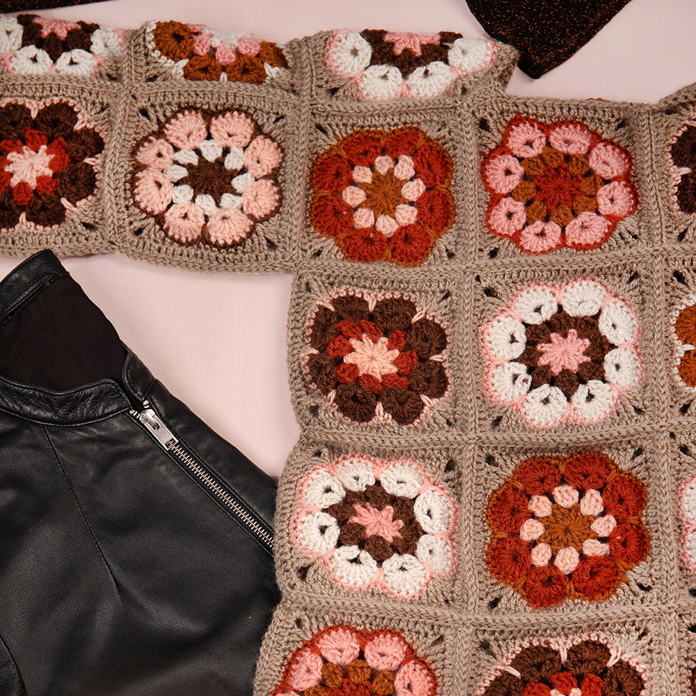 Vest — gemaakt met African Granny Sweater - Finishing Stitches Haakpakket (2)