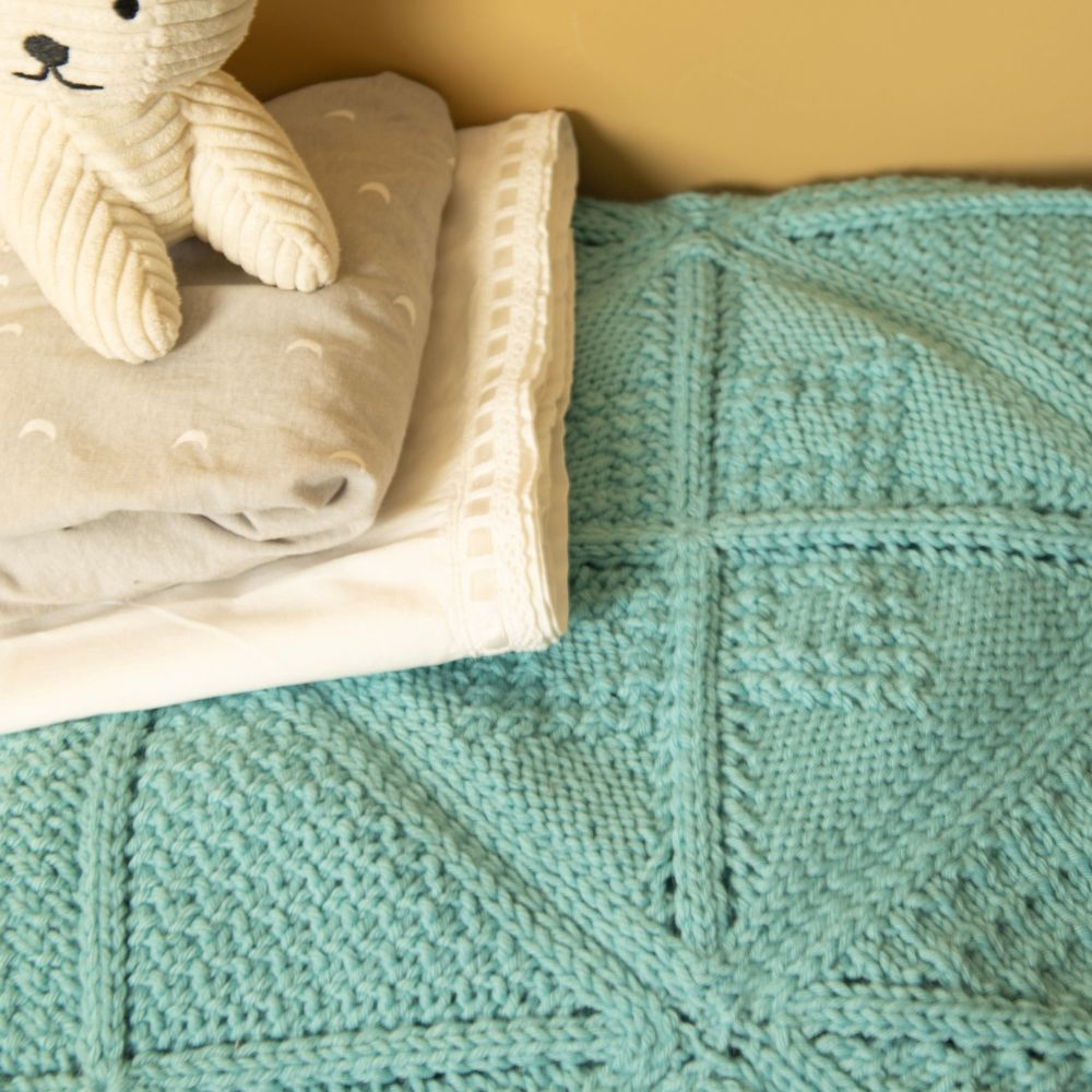 Baby droomdeken breien — gemaakt met Baby Droomdeken 8.0 Happy Breipakket Ledikantdeken (3)