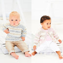 Breipatroon Stylecraft Bambino Prints DK No. 9744 Baby trui en vest (Digital)