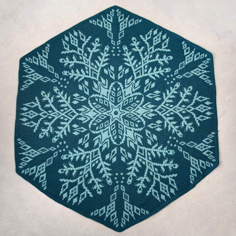 Dark blue — gemaakt met Arctic Bloom Deken Garen en Haakpakket (3)