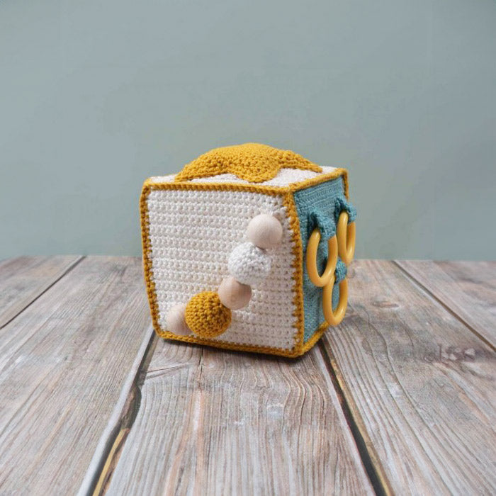 Activiteiten kubus — gemaakt met Durable Houten Bijtring Baby Boy