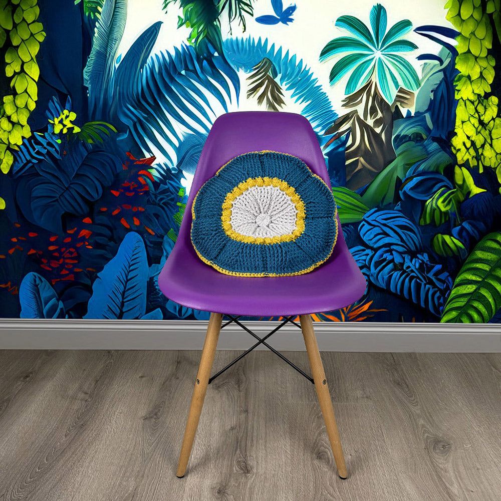 Floral Blooms Cushion 1 Haakpakket van The Queen of Loops - rond gehaakt bloemenkussen