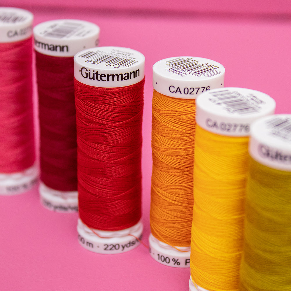 Sfeerbeeld met Gütermann Polyester Nähgarn 200m 235