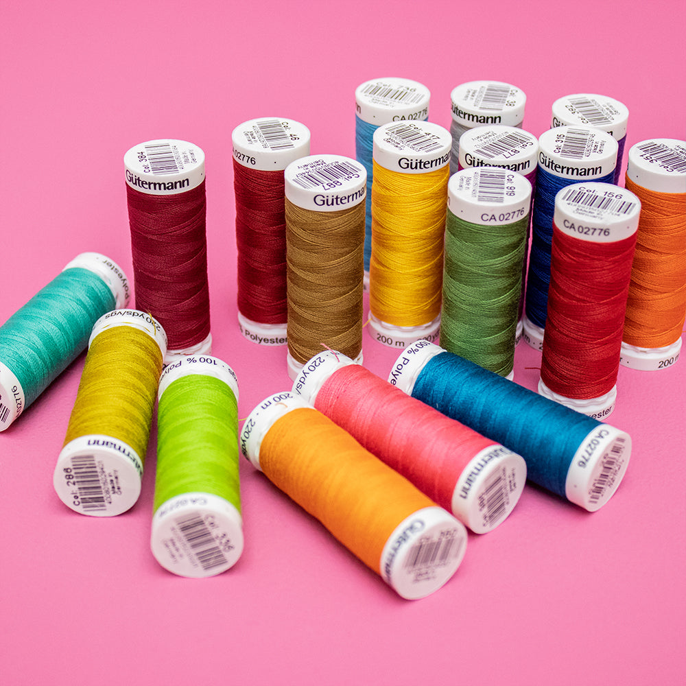 Sfeerbeeld met Gütermann Polyester Nähgarn 200m 910 (3)