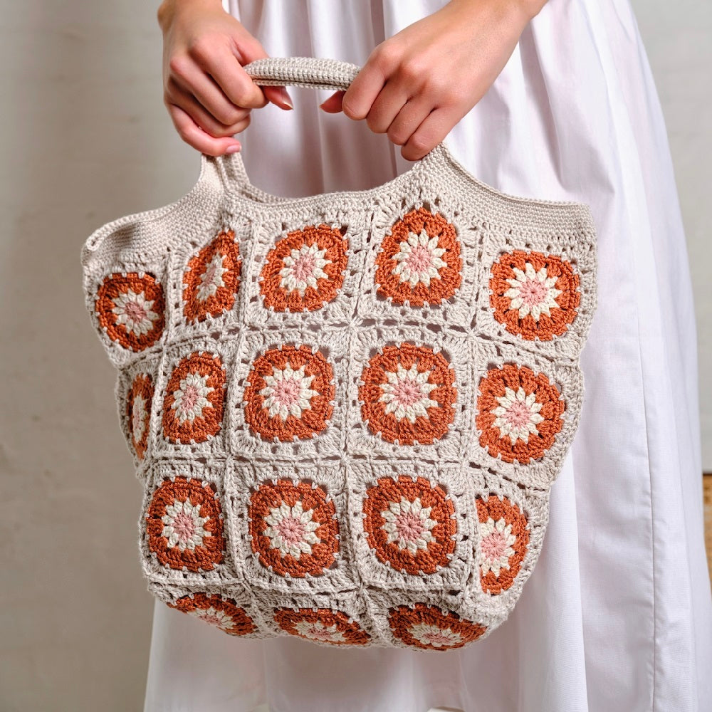 Knipmode granny square tas — gemaakt met Haakpakket Knipmode Granny Square Tas