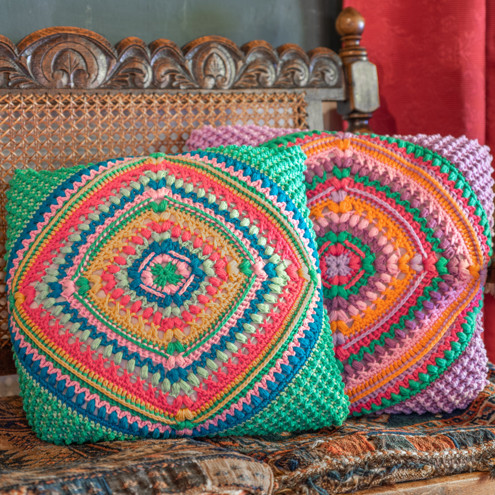 Grannys diamond cushion — gemaakt met Haakpatroon Granny's Lookbook