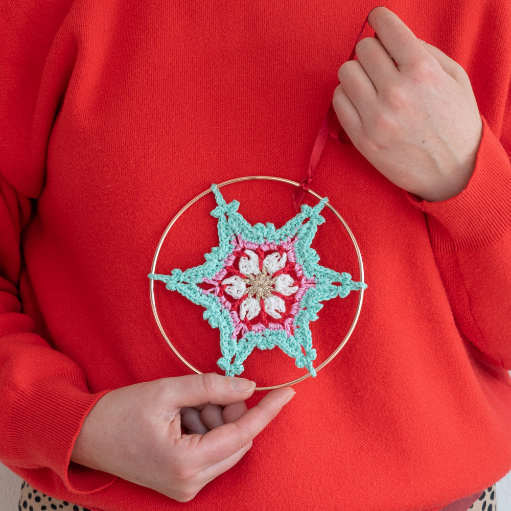 Colorful christmas stars — gemaakt met Haakpatroon Yarn and Colors Colorful Christmas Pattern Bundle (2)