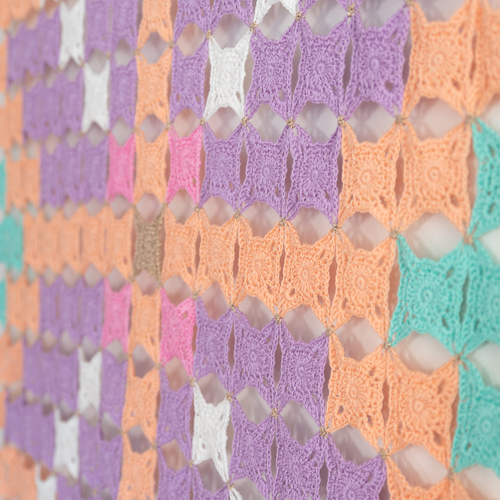 Colorful christmas wall hanging — gemaakt met Haakpatroon Yarn and Colors Colorful Christmas Wall Hanging