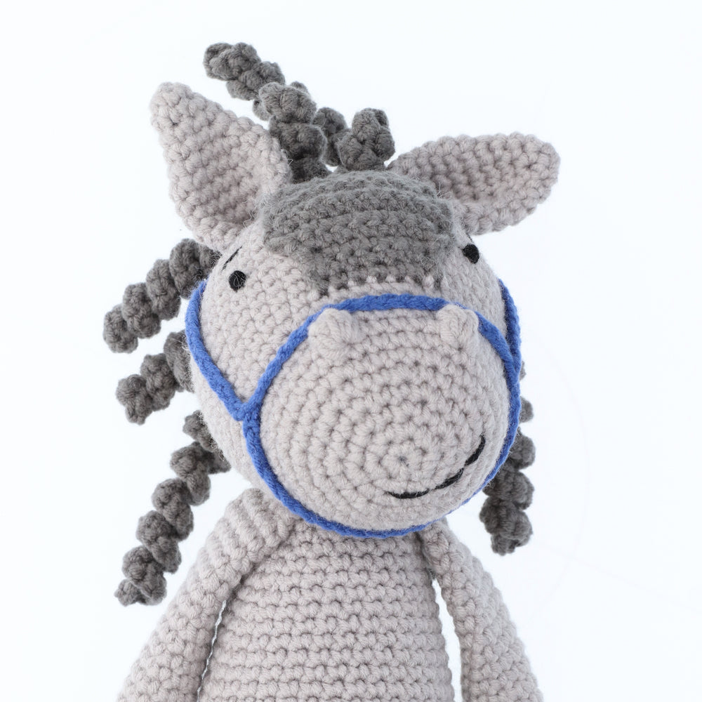 Hank horse — gemaakt met Haakpatroon Yarn and Colors Hank Horse (3)