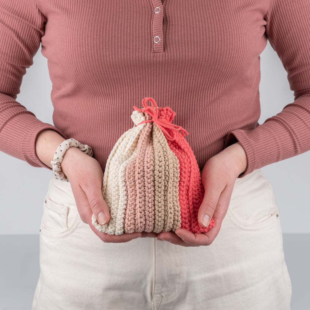 Ruffle pouch — gemaakt met Haakpatroon Yarn and Colors Ruffle Pouch (4)