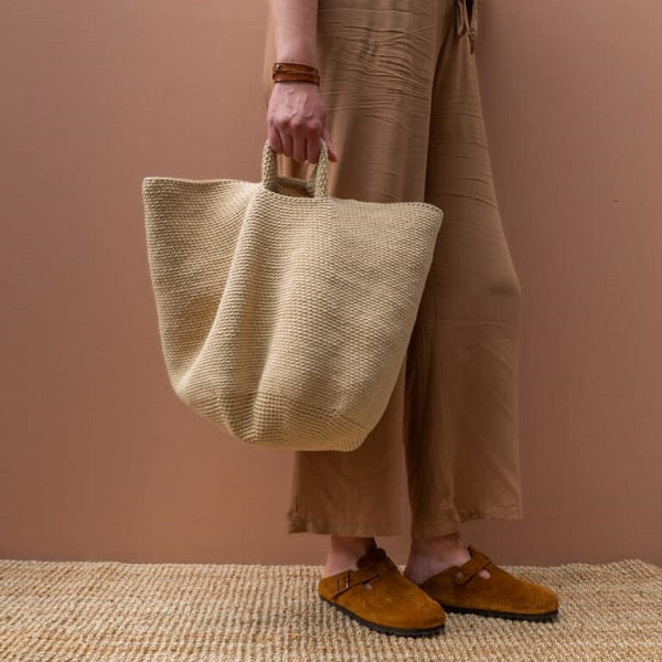 Slouchy pouch limestone — gemaakt met Haakpatroon Yarn and Colors Slouchy Pouch