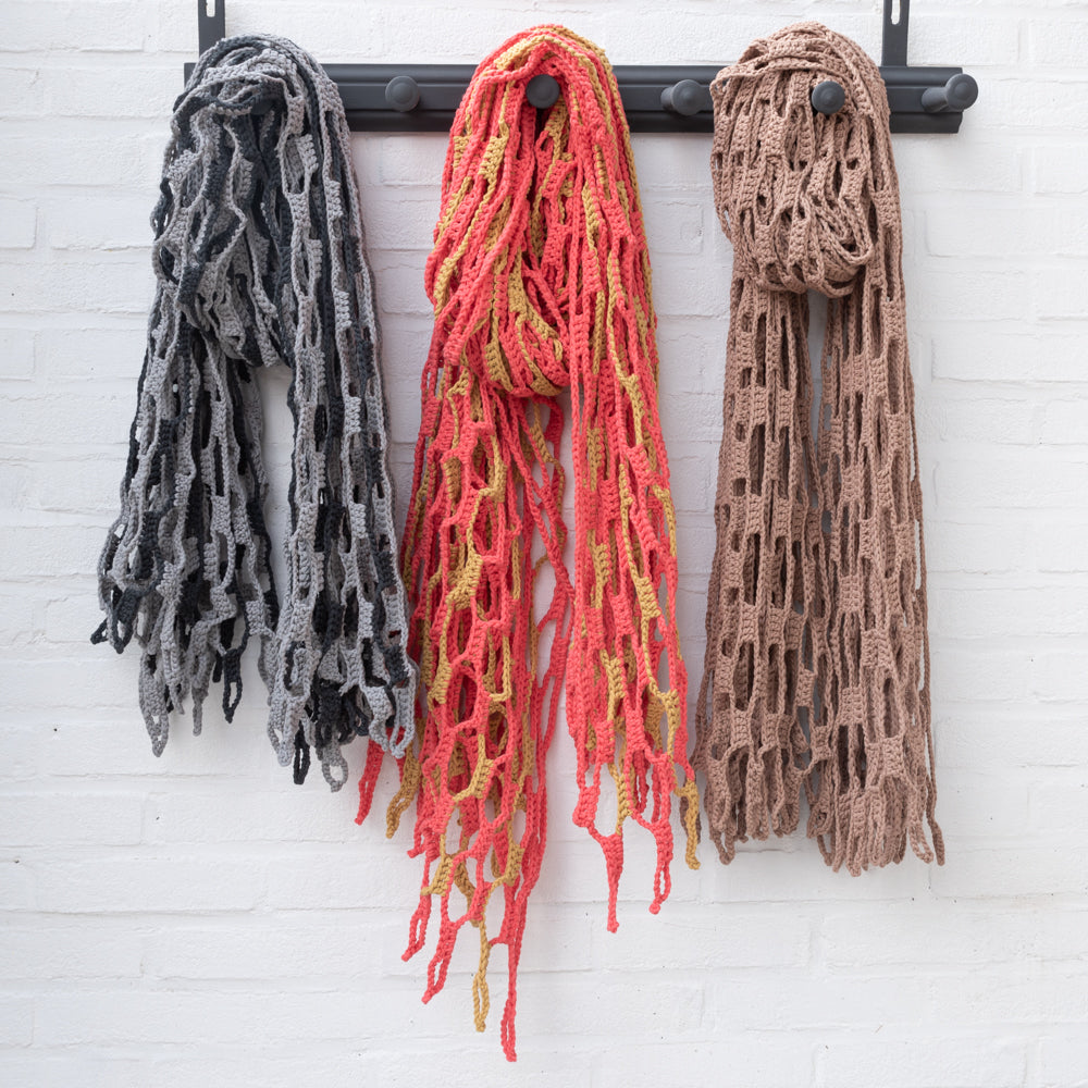 Slouchy stripes shawl — gemaakt met Haakpatroon Yarn and Colors Slouchy Stripes Shawl (4)