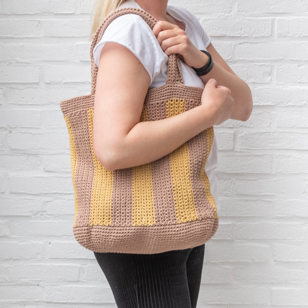 Striped tote bag — gemaakt met Haakpatroon Yarn and Colors Striped Tote Bag (Digital)
