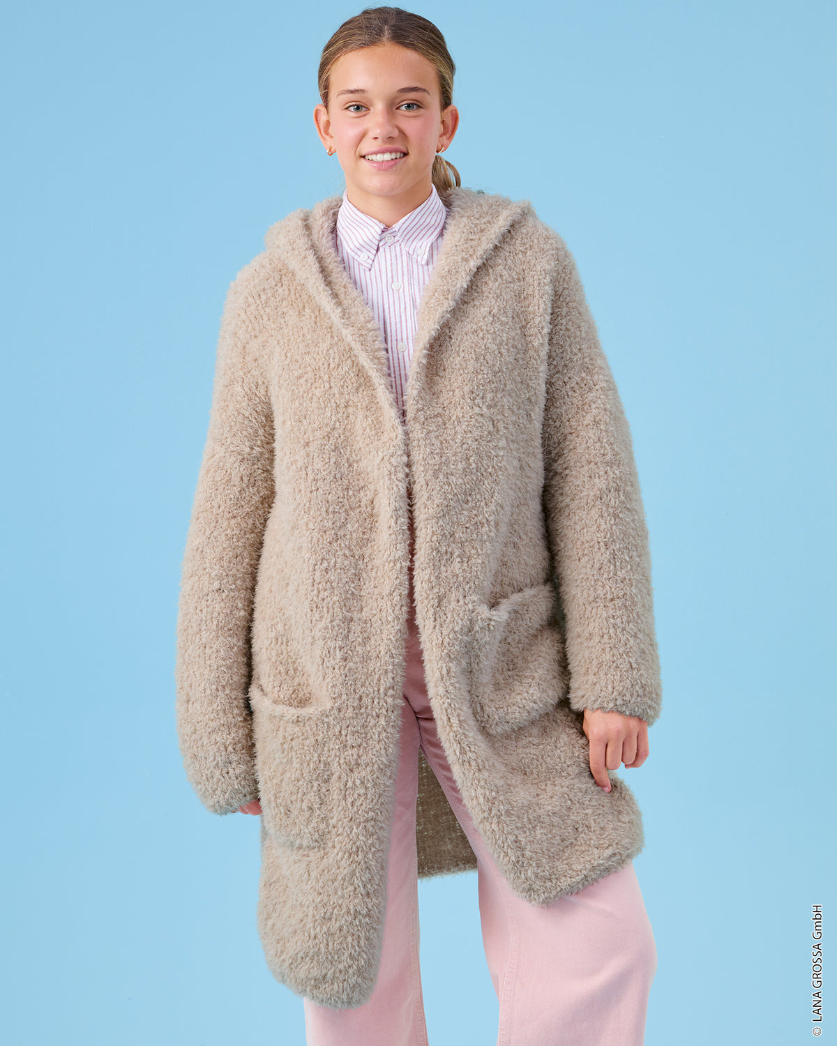 Lana Grossa Kids Nr. 15 model 28 - mantel met Pelliccia - sfeerfoto 1