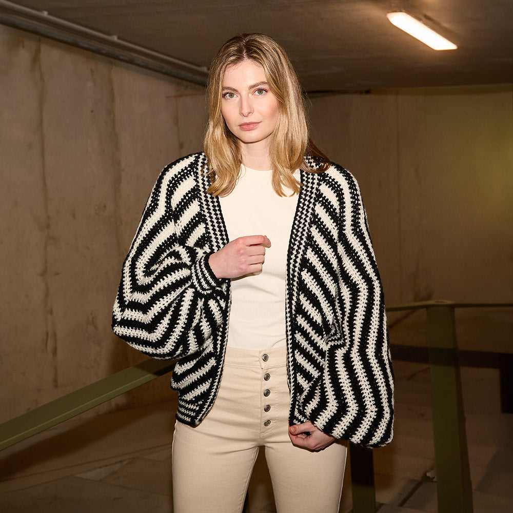 Knipmode - Amazing Wavy Cardigan Garen- en Haakpakket Variabel