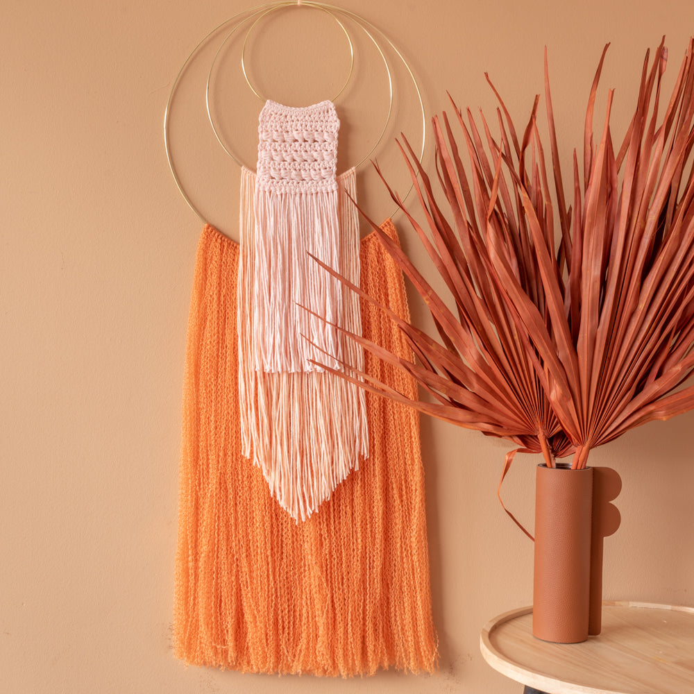 Three is charm wall hanging — gemaakt met Macramé Patroon Yarn and Colors Three is a Charm Wall Hanging 2.0 (2)
