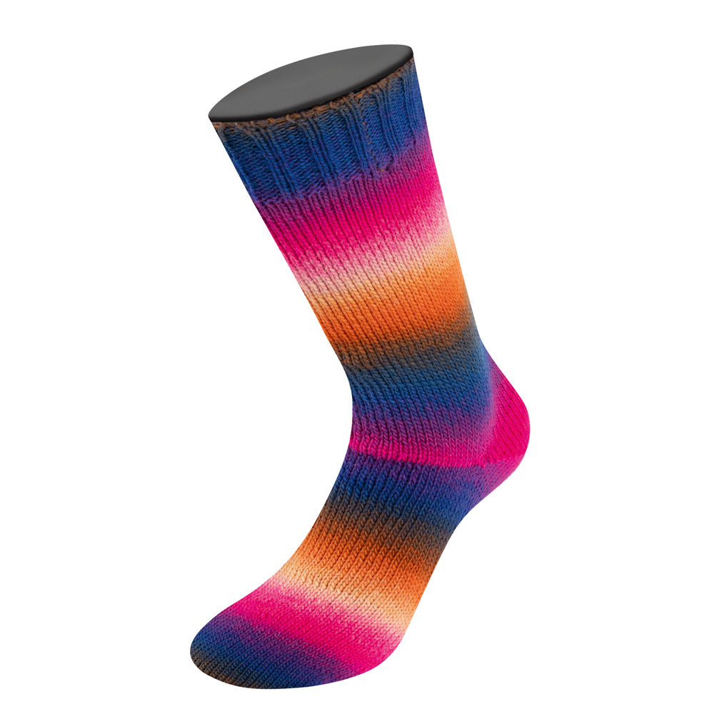Gebreid voorbeeld met Lana Grossa Meilenweit 100 Color Mix Multi 8022 in Inktblauw, Blauwviolet, Fuchsia, Roze, Zalm, Roest, Grijsgroen, Donkerbruin - Lana Grossa Meilenweit 100 Color Mix Multi 8022 Inktblauw/Blauwviolet/Fuchsia/Roze/Zalm/Roest/Grijsgroen/Donkerbruin