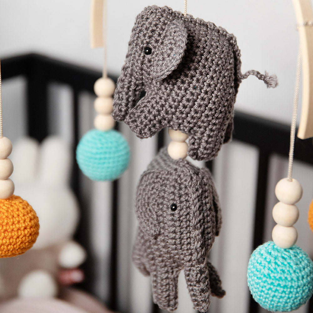 Babyspullen — gemaakt met Olifantjes mobiel – Go Handmade Sensory Kit Haakpakket (2)