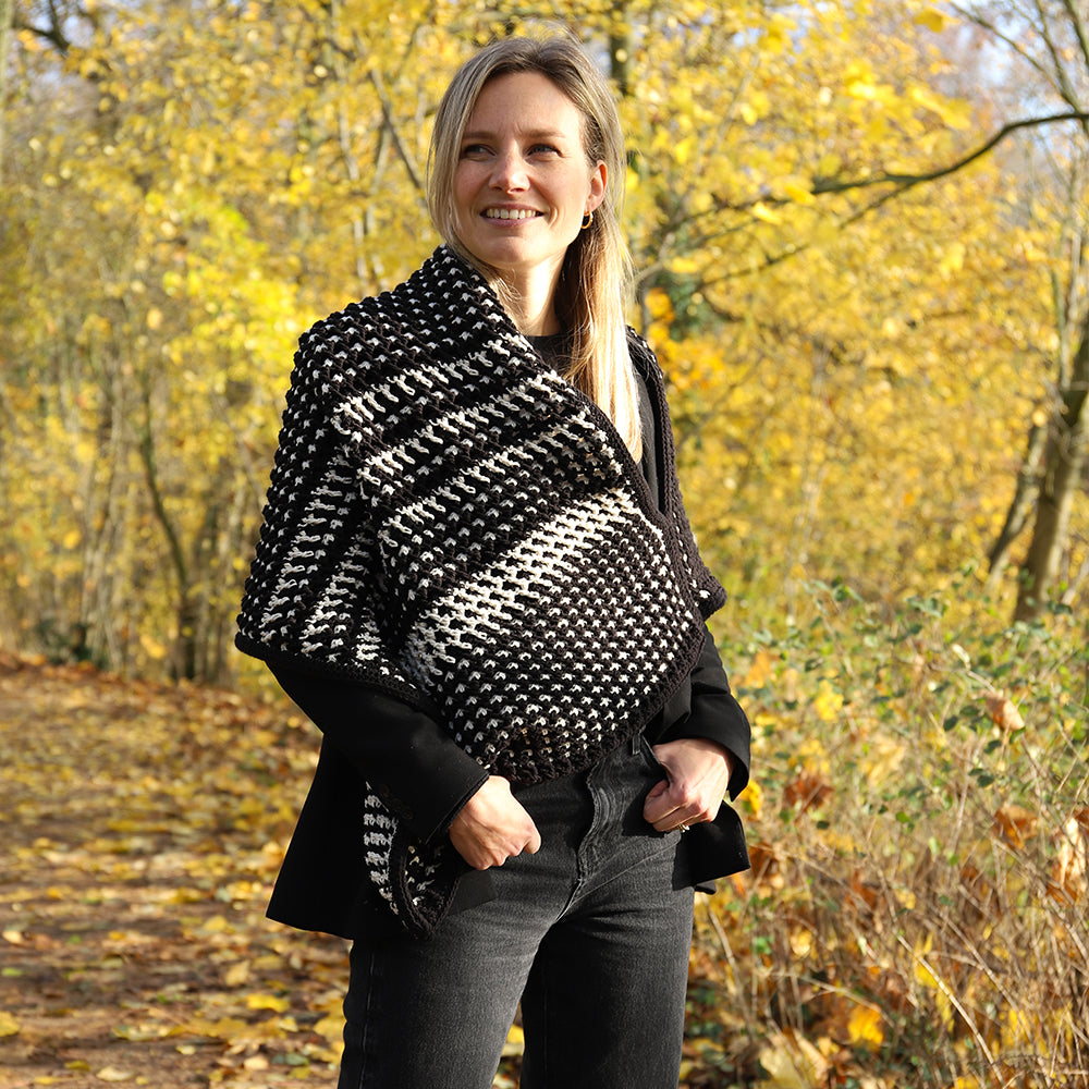 Poncho — gemaakt met Stola Moonlight Shadow Haakpakket (5)
