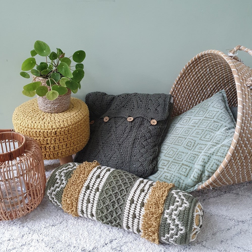 Haakpatroon safari relief kussen — gemaakt met Yarn and Colors Binnenkussen Rond
