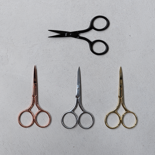 Essential scissor — gemaakt met Yarn and Colors Essentiele Schaar Gold