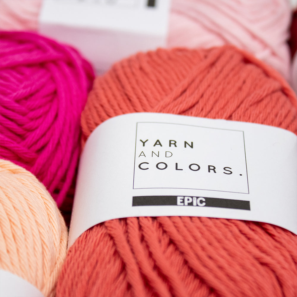 Sfeerbeeld met Yarn and Colors Striped Jumper Reversed Breipakket