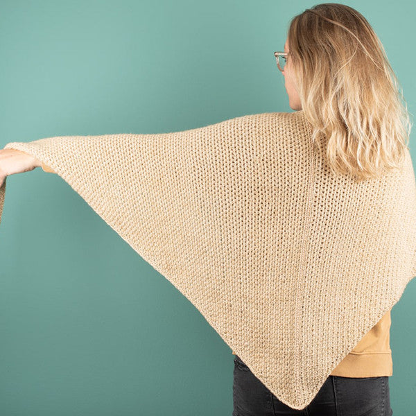 Toned triangle — gemaakt met Yarn and Colors Toned Triangle Haakpakket