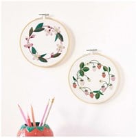Rico Design Embroidery Kit Strawberry Crown Ø 15 cm-3