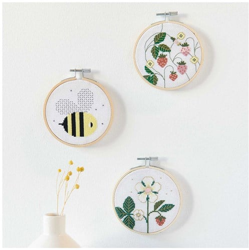 Rico Design Embroidery Kit Strawberry Blossom Ø 10 cm-3