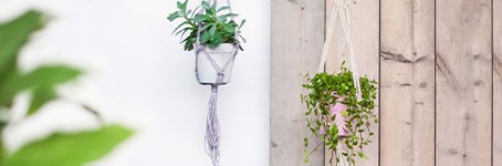 Macramé Plant Hanger - Free Pattern & Tutorial