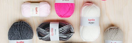 Acrylic yarns