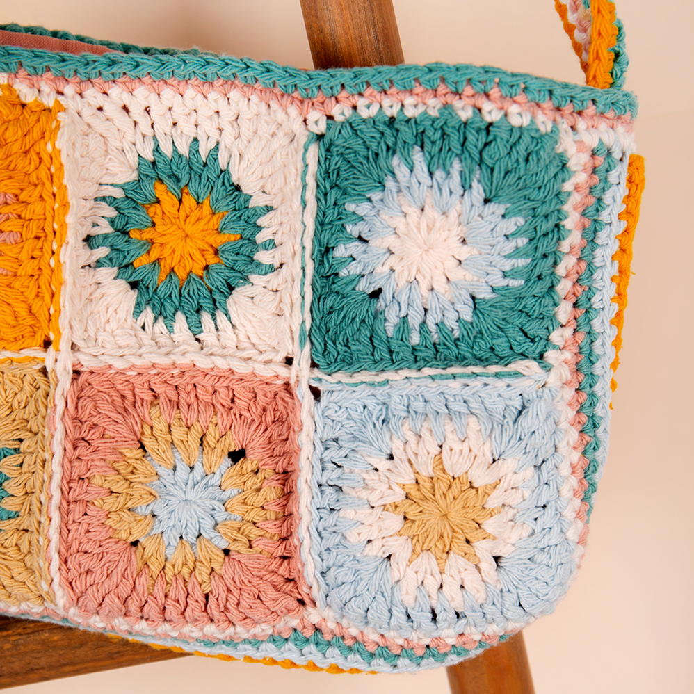 GRANNY SQUARE KIT: Everything You Need to Crochet Square by Square!. [Book]