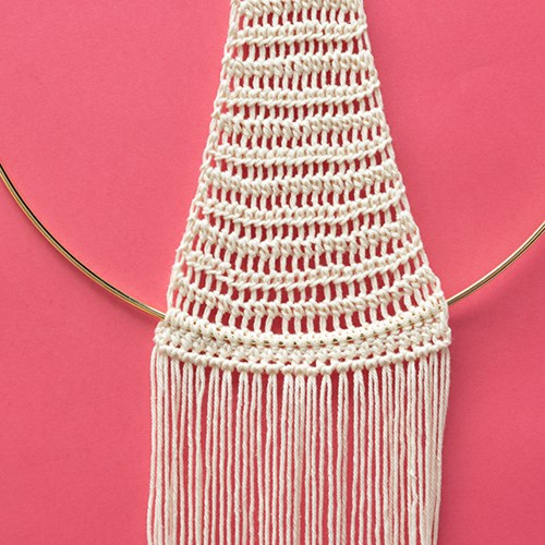 Yarn and Colors Must-Have Triangle Wall Hanging Booklet-3