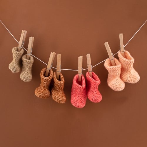 Yarn and Colors Oh Baby! Crochet Booties Crochet Kit 040 Pink Sand