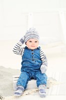 Knitting Pattern Stylecraft Bambino Prints DK No. 9748 Baby Blanket, Hat, and Mittens-3