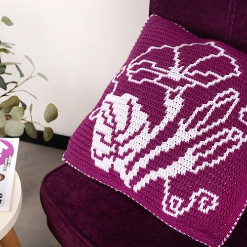 Merry Morning Glories Plum/White Yarnkit - Without Pattern-2