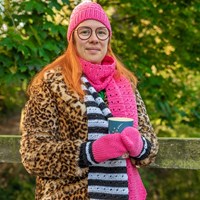 Yarn and Colors Black White and Bright Scarf Crochet Kit 035 Girly Pink
